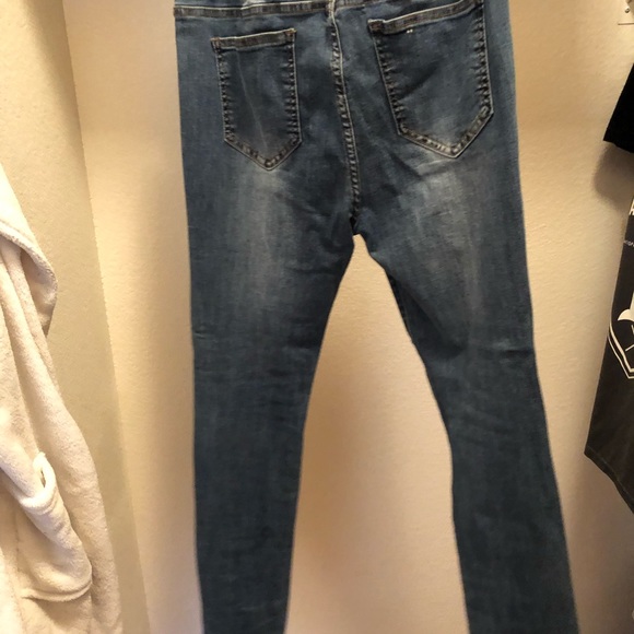 Besaint Jeans - Picture 2 of 3